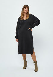Peppercorn Rosalia V-Neck Knee Length Knit Dress Curve Dress 9000 Black