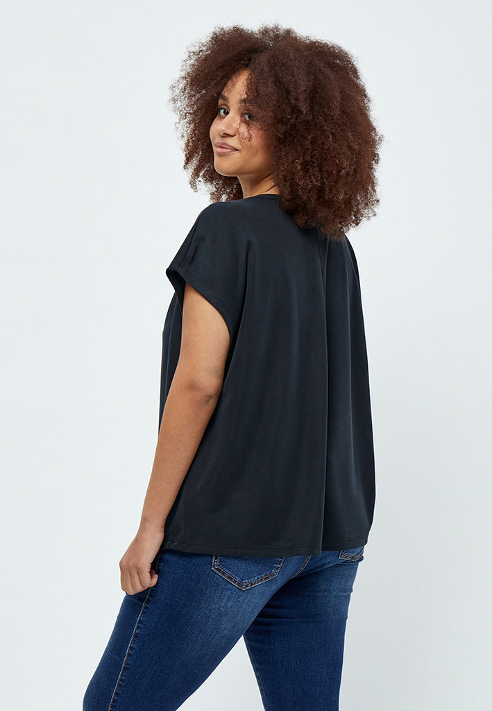 Peppercorn Lana V-Neck Cap Sleeve T-Shirt Curve T-Shirt 9000 Black