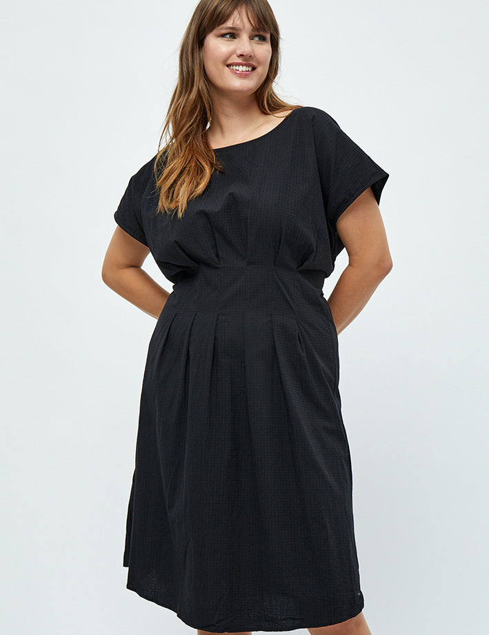 Peppercorn Lenora Dress Curve Dress 9000P Black Print