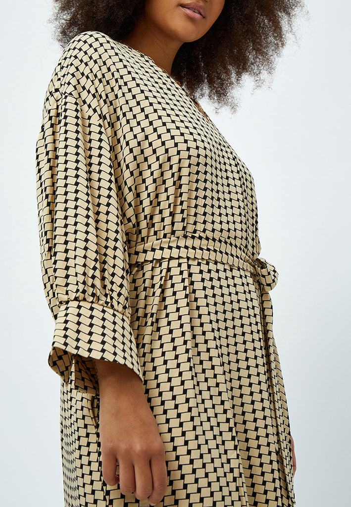 Peppercorn Lykke Sabia Mid Length Dress Curve Dress 9380C Warm Sand Checked