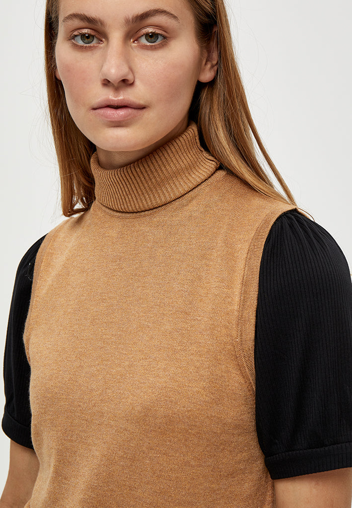 Minus MSRaka knit turtleneck Top 721M Almond Melange