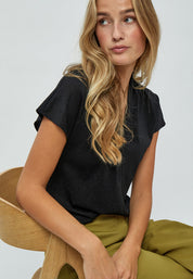 Peppercorn Raquel V-Neck Cap Sleeve Top Top 9000 Black