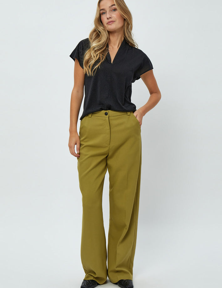 Peppercorn Raquel V-Neck Cap Sleeve Top Top 9000 Black