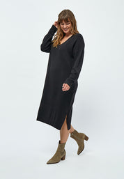 Peppercorn Rosalia V-Neck Knee Length Knit Dress Curve Dress 9000 Black